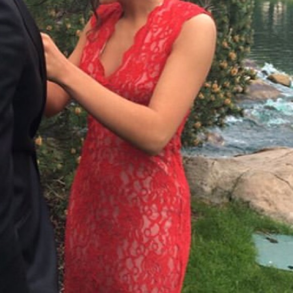 Red lace dress - Picture 2 of 3